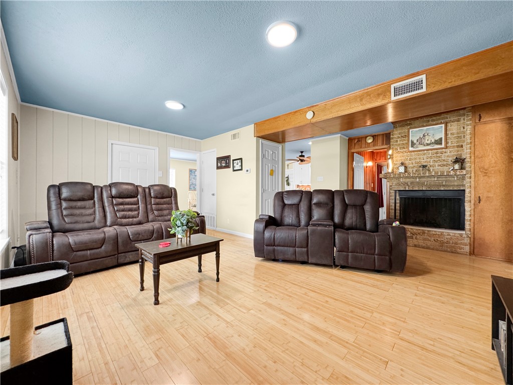 9443 Up River Property Photo 7