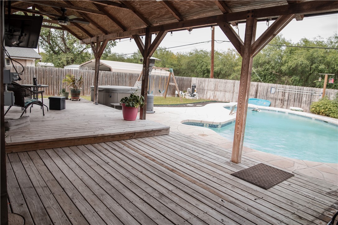 1618 Lawndale Dr Property Photo 17