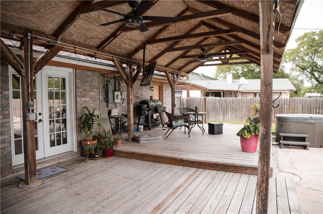 1618 Lawndale Dr Property Photo 18