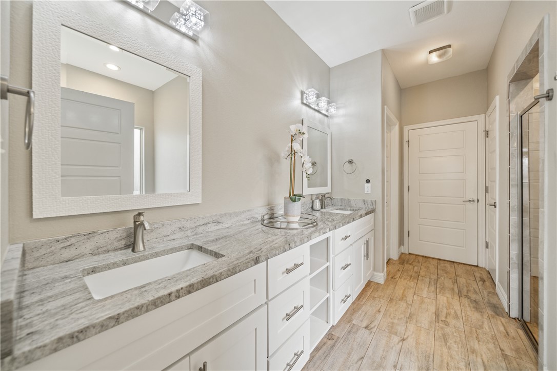 6 Stella Property Photo 27