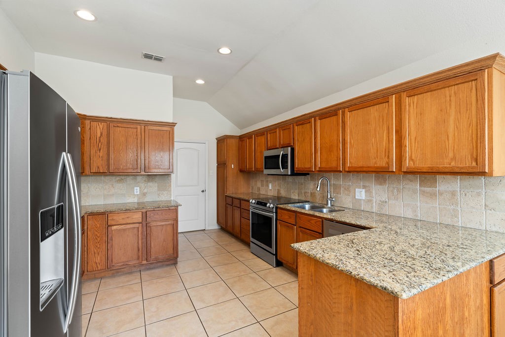 2205 Las Palmas Dr Property Photo 3