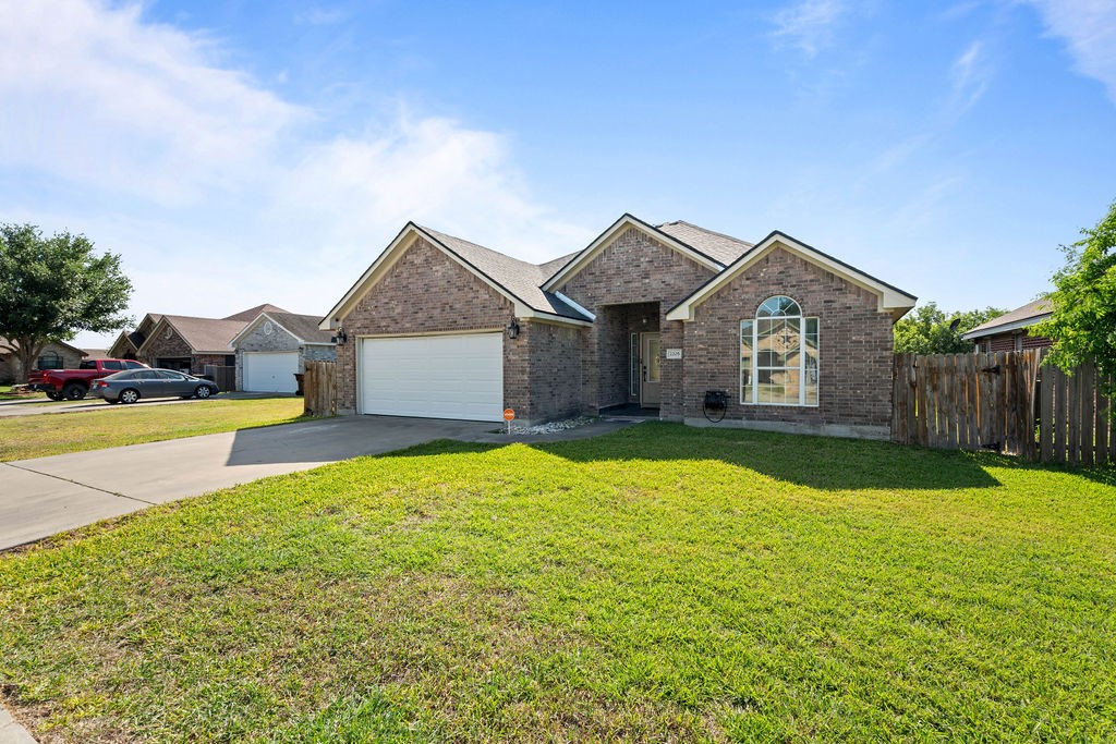 2205 Las Palmas Dr Property Photo 6