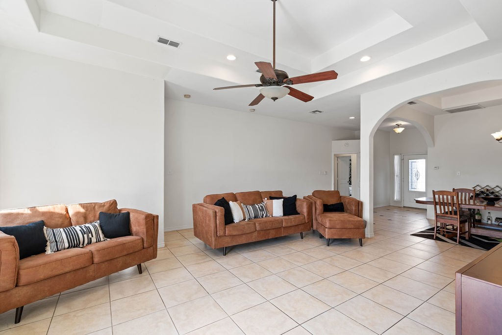 2205 Las Palmas Dr Property Photo 10