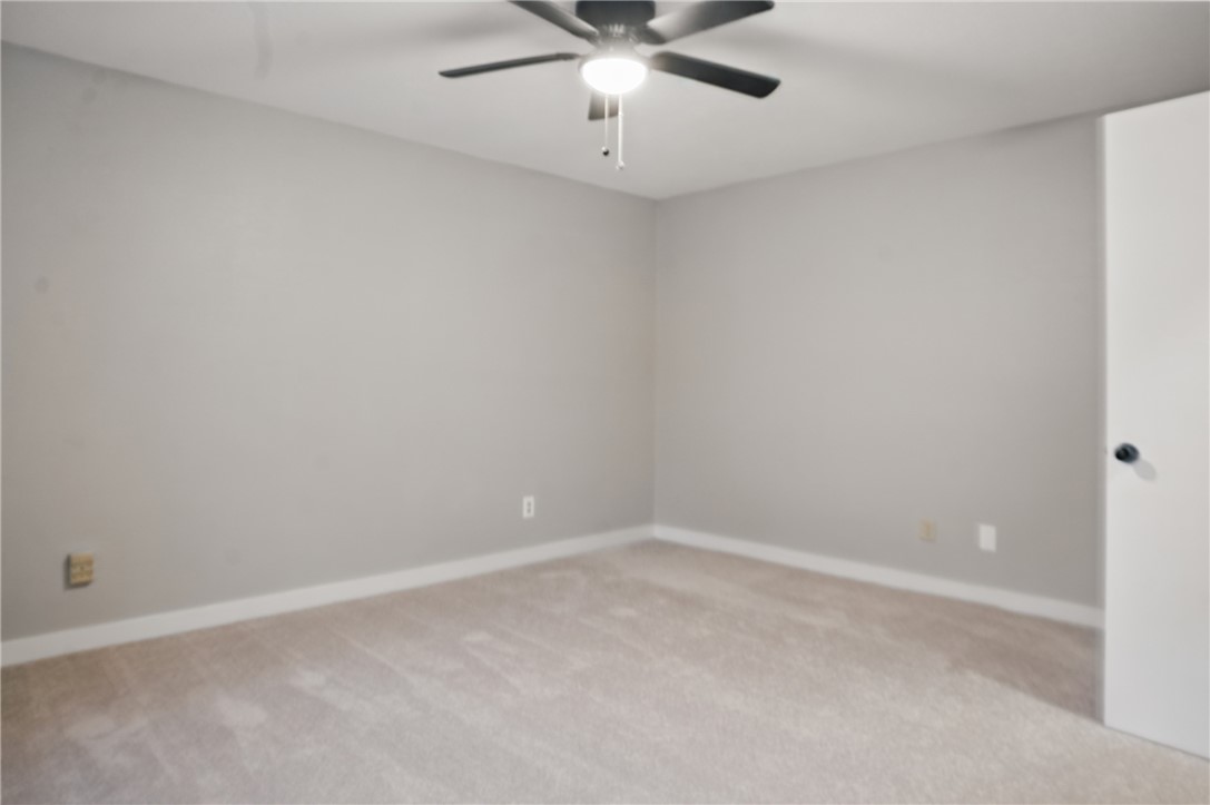 163 Windsor Dr Property Photo 16