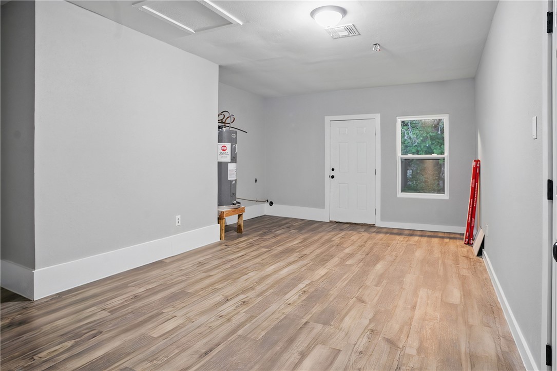163 Windsor Dr Property Photo 23