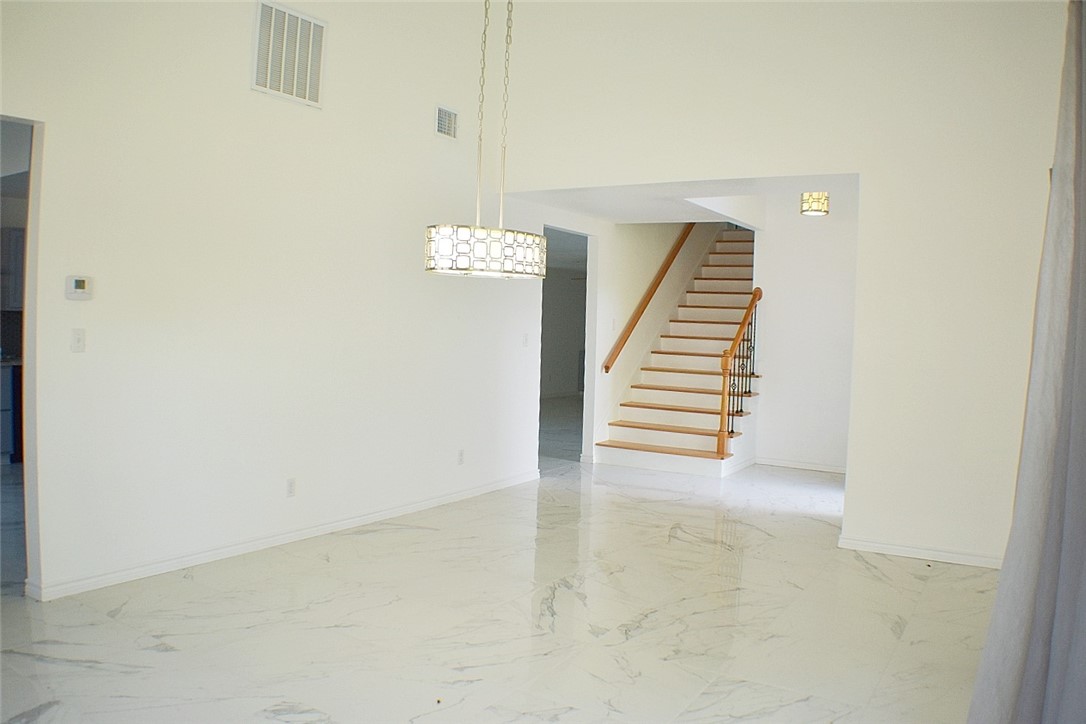 1517 E Warren Ave Property Photo 4