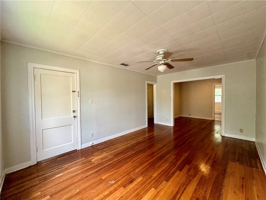 2805 Austin St B Property Photo 4