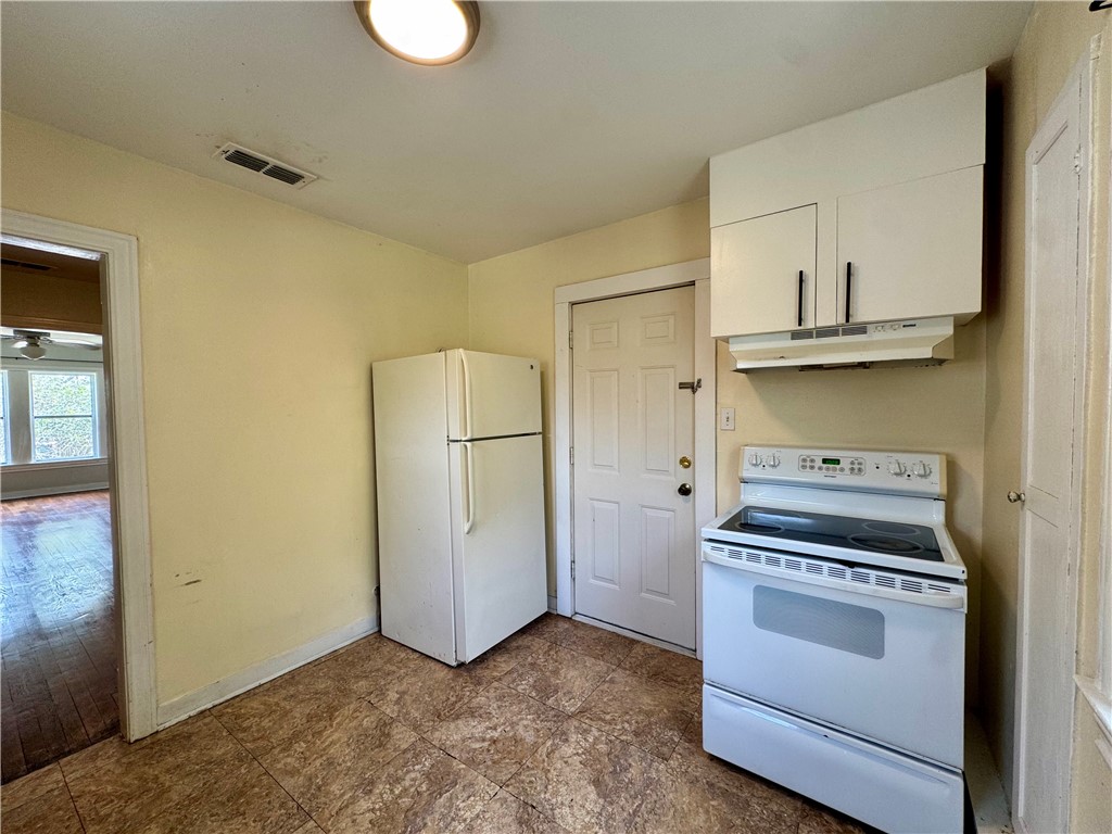 2805 Austin St B Property Photo 8