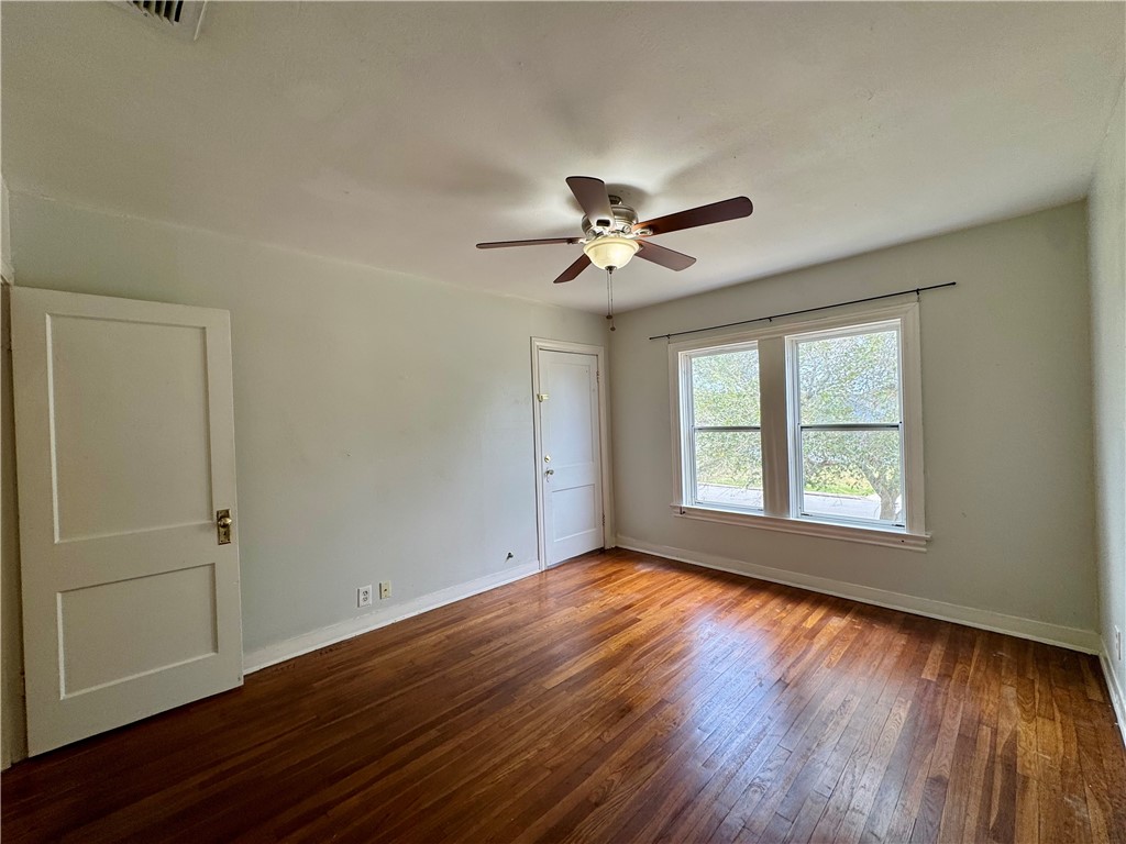 2805 Austin St B Property Photo 10