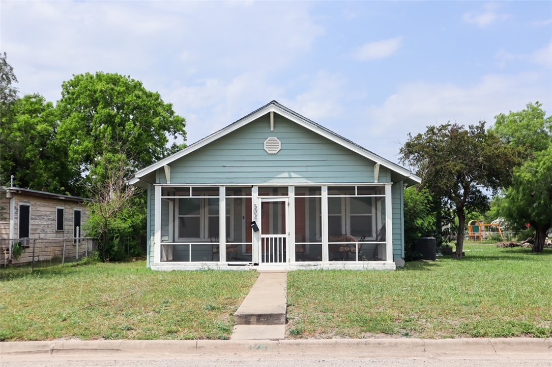 502 W Avenue B Property Photo