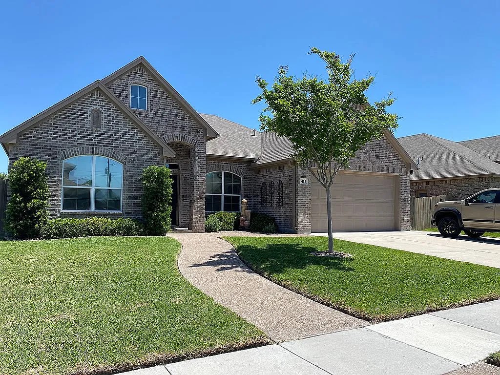 415 Gulfton Dr Property Photo