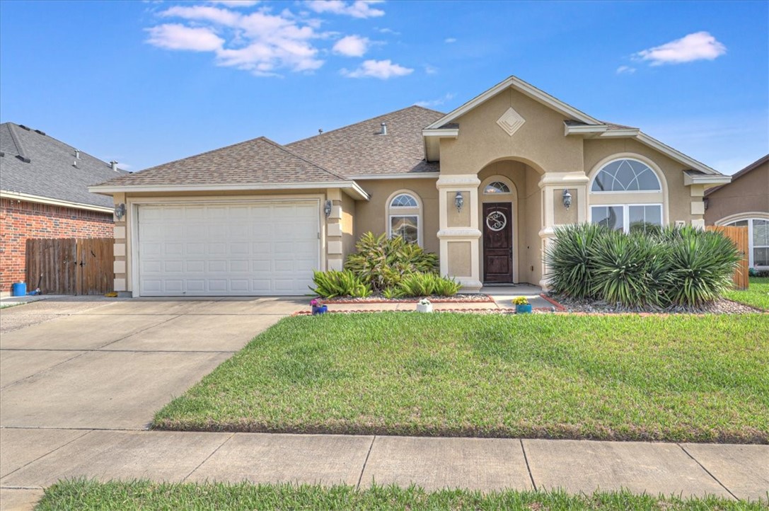 7522 S Lake Dr Property Photo