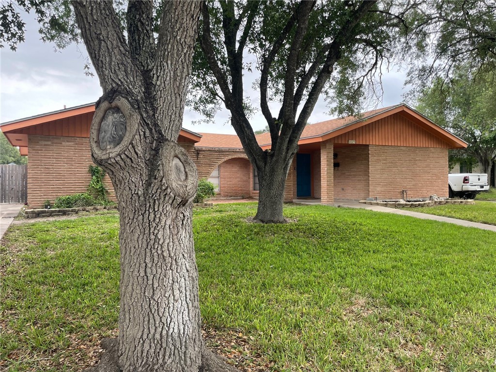 217 S Pasadena Dr Property Photo 2