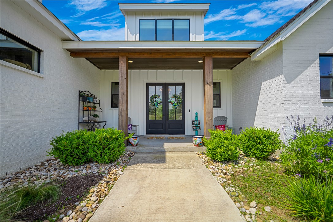 340 Warbler Dr Property Photo 3