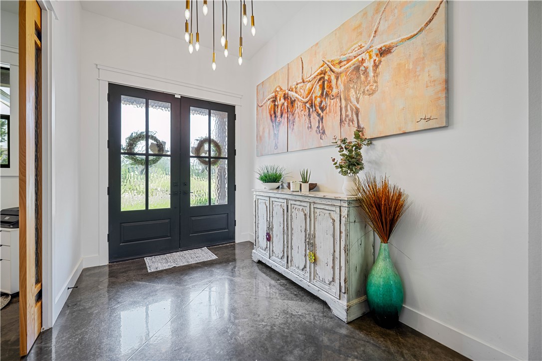 340 Warbler Dr Property Photo 4