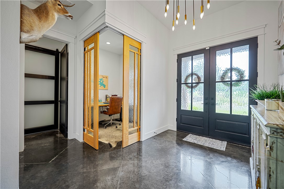 340 Warbler Dr Property Photo 5