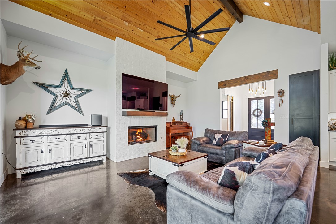 340 Warbler Dr Property Photo 7