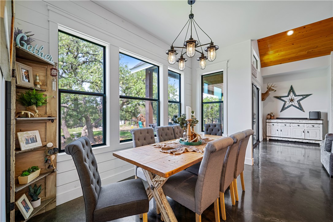 340 Warbler Dr Property Photo 11