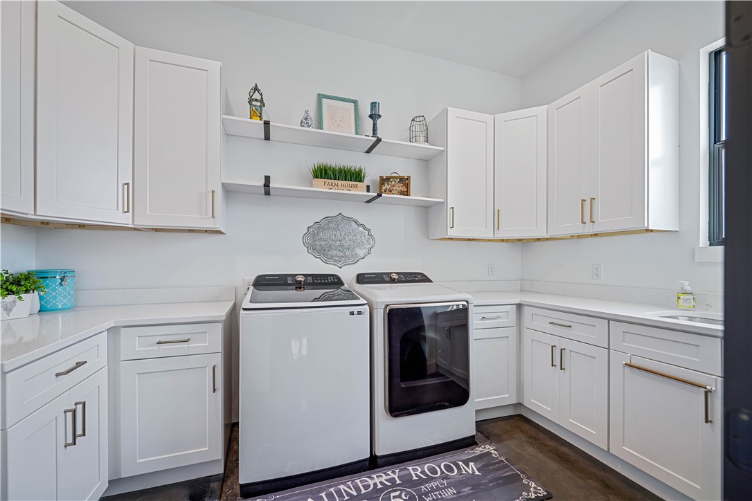 340 Warbler Dr Property Photo 14