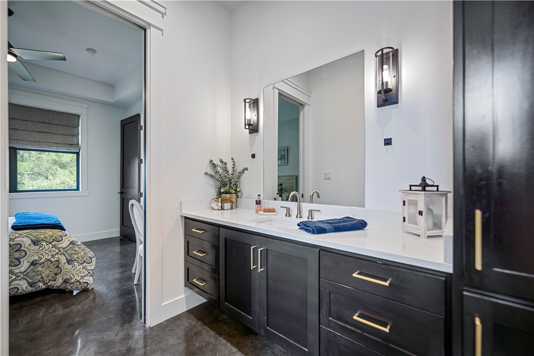 340 Warbler Dr Property Photo 16