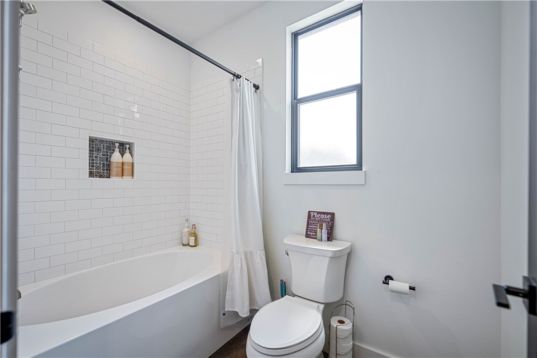 340 Warbler Dr Property Photo 17