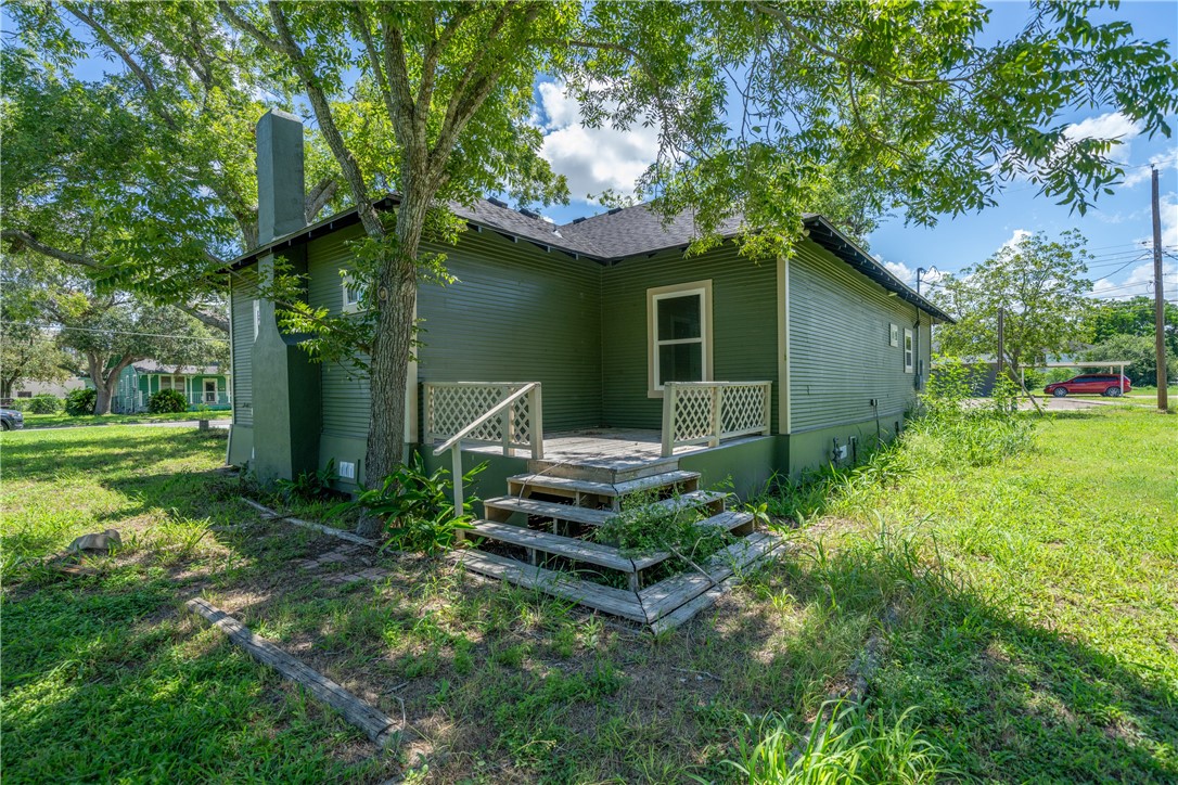 303 E 4th St Property Photo 5