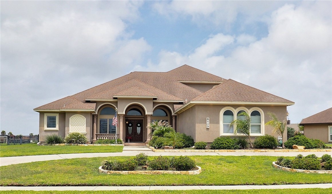 8409 Lago Vista Dr Property Photo 1