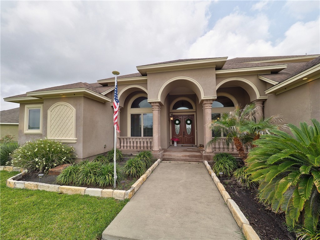 8409 Lago Vista Dr Property Photo 1