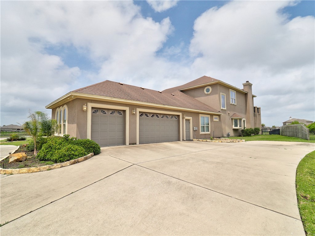 8409 Lago Vista Dr Property Photo 3