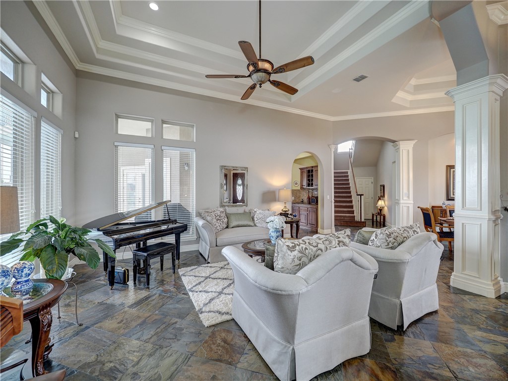 8409 Lago Vista Dr Property Photo 6