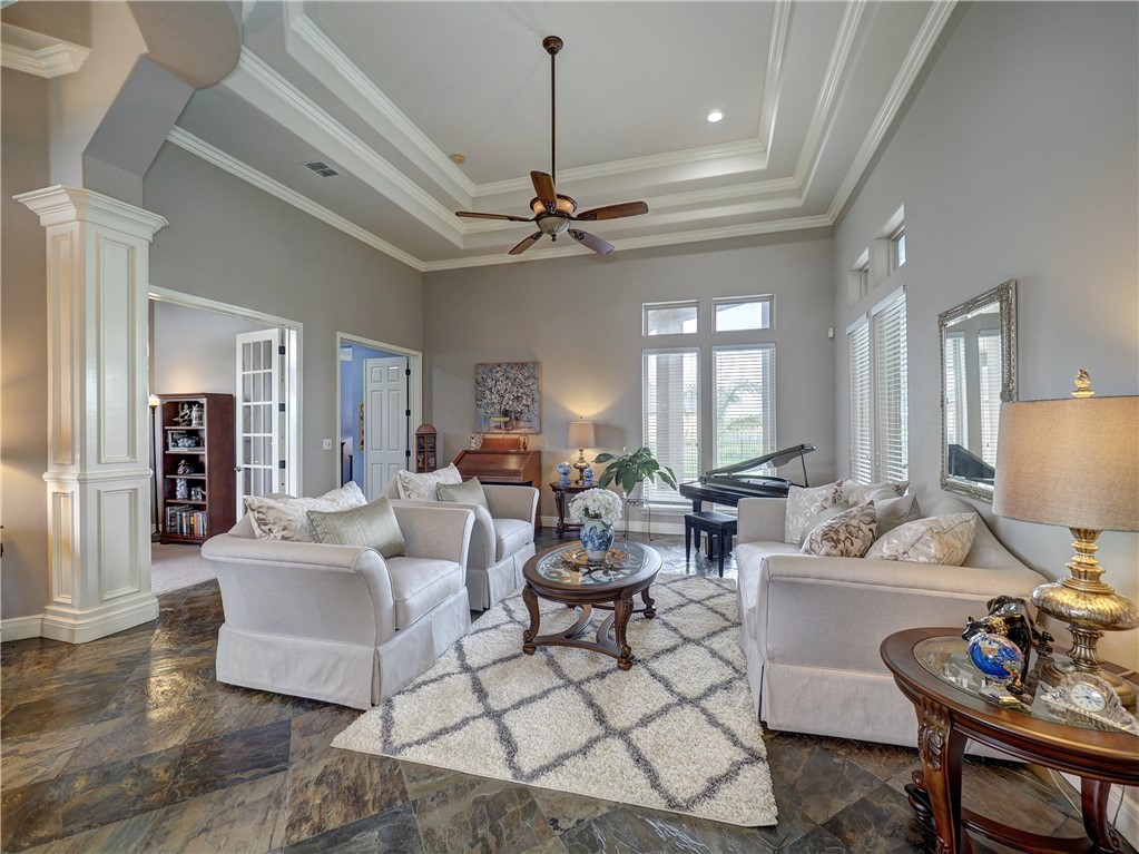 8409 Lago Vista Dr Property Photo 7