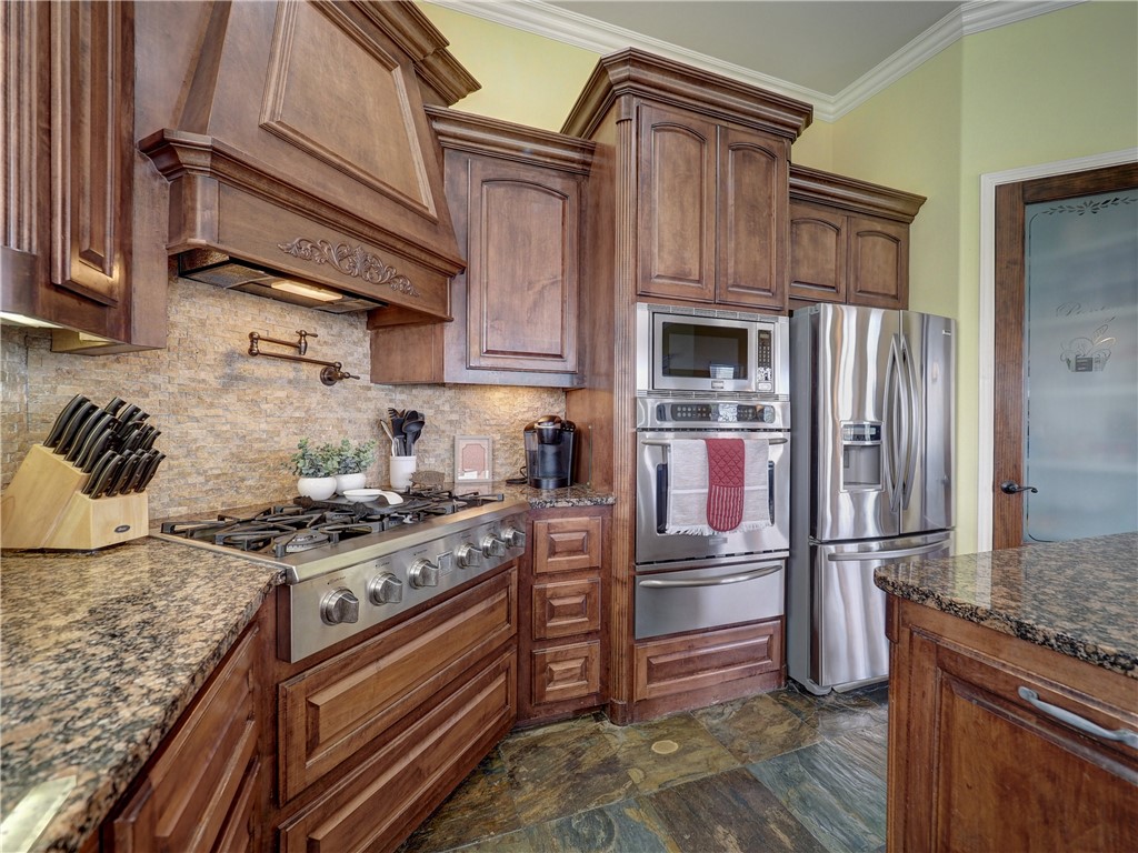 8409 Lago Vista Dr Property Photo 14