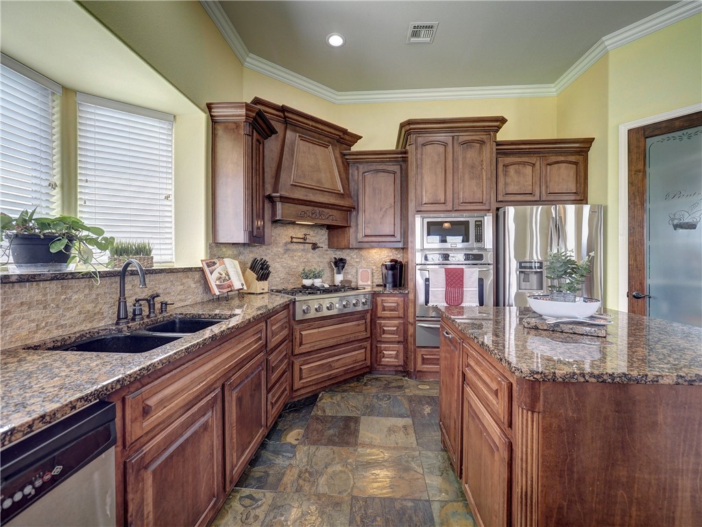 8409 Lago Vista Dr Property Photo 15