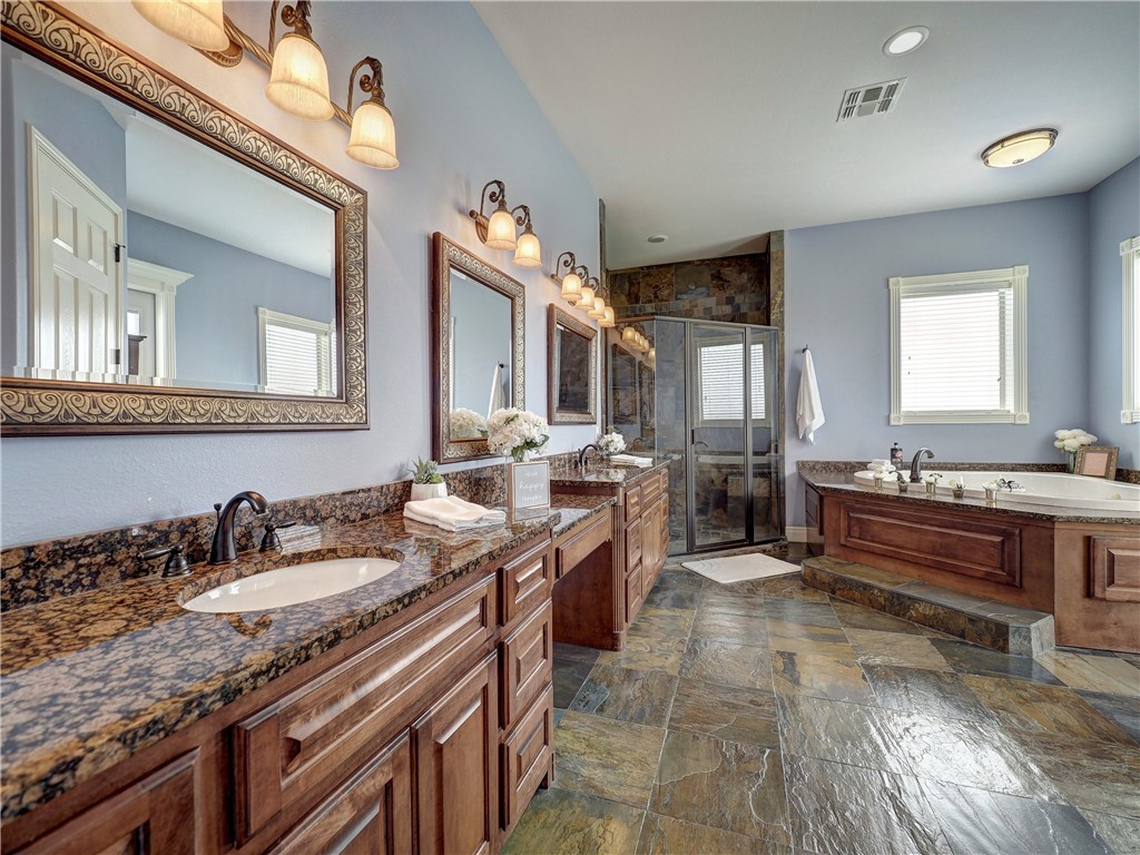 8409 Lago Vista Dr Property Photo 23