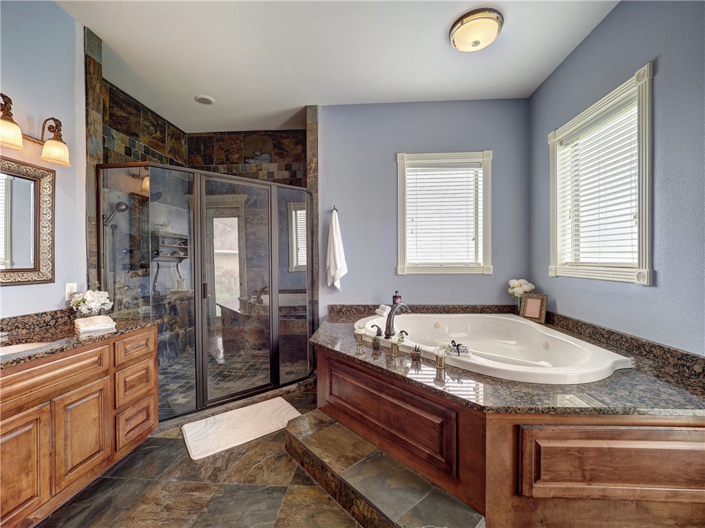8409 Lago Vista Dr Property Photo 24