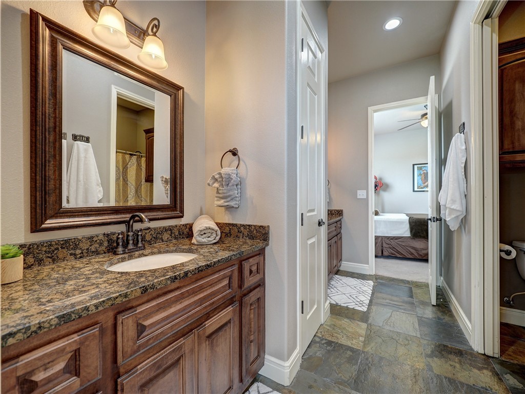 8409 Lago Vista Dr Property Photo 30