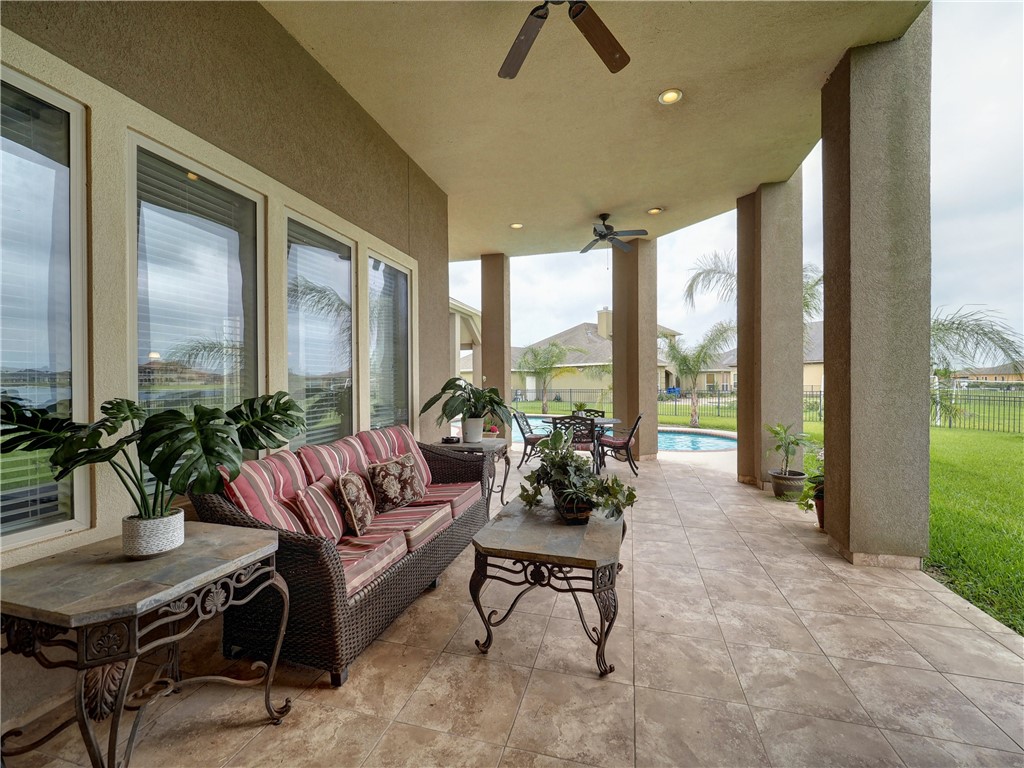 8409 Lago Vista Dr Property Photo 36