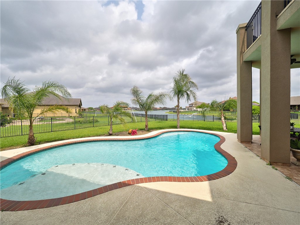 8409 Lago Vista Dr Property Photo 39