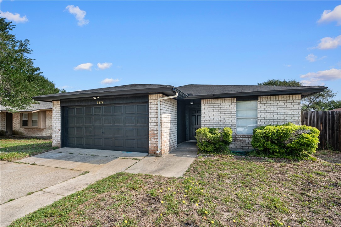9574 Goldfinch Property Photo