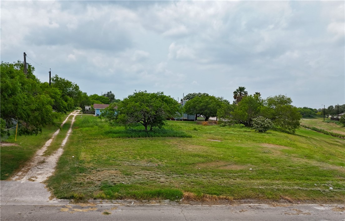 215 W C Ave Property Photo