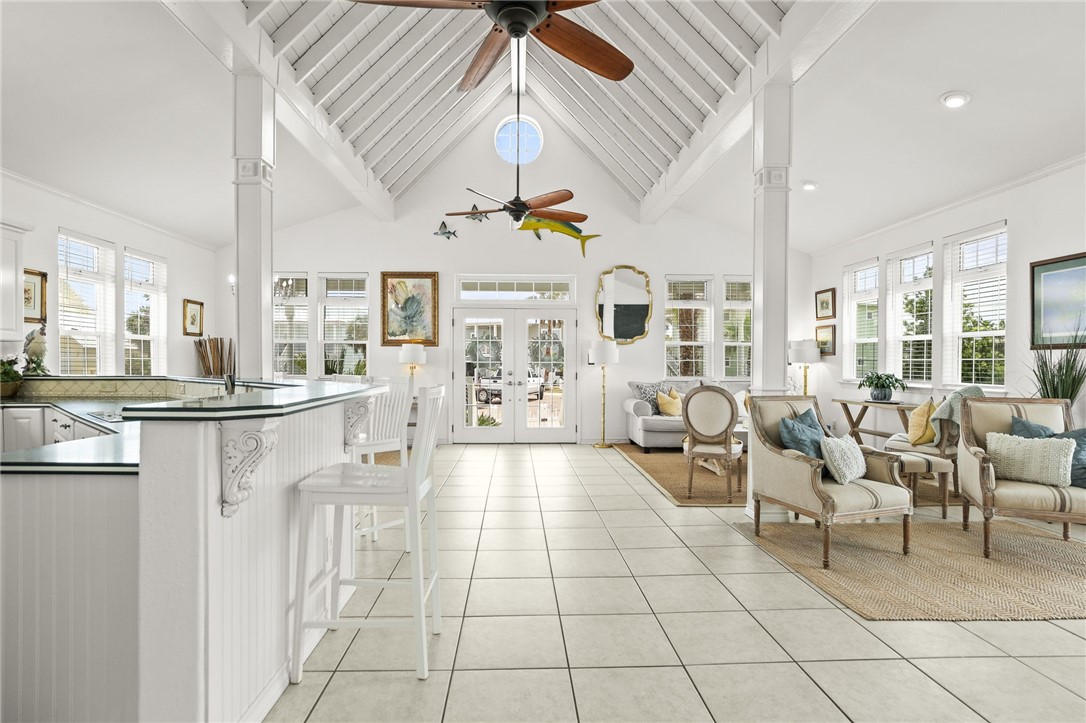 4820 Sanibel Property Photo 8