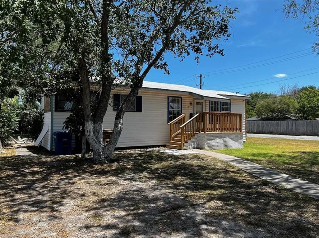 1350 Ormond Dr Property Photo 1