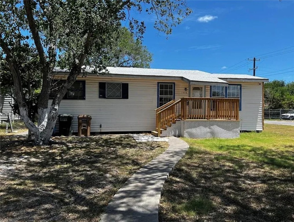 1350 Ormond Dr Property Photo 2