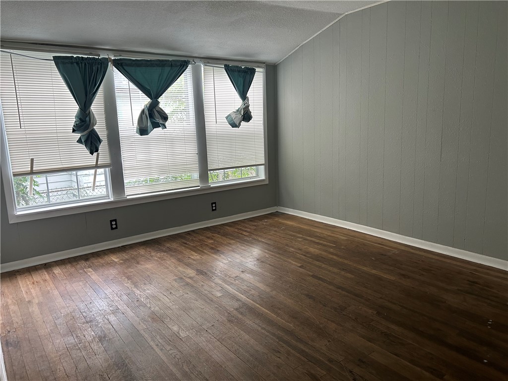 1350 Ormond Dr Property Photo 3