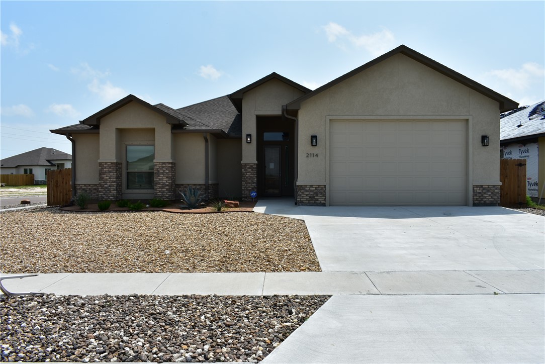 2114 Shoreline Vista Dr Property Photo 1