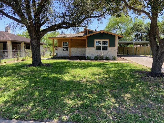 207 W Avenue A Property Photo 4