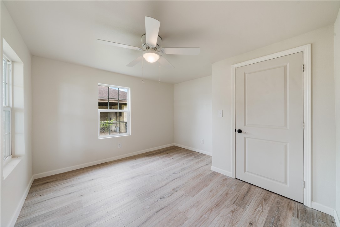 207 W Avenue A Property Photo 18