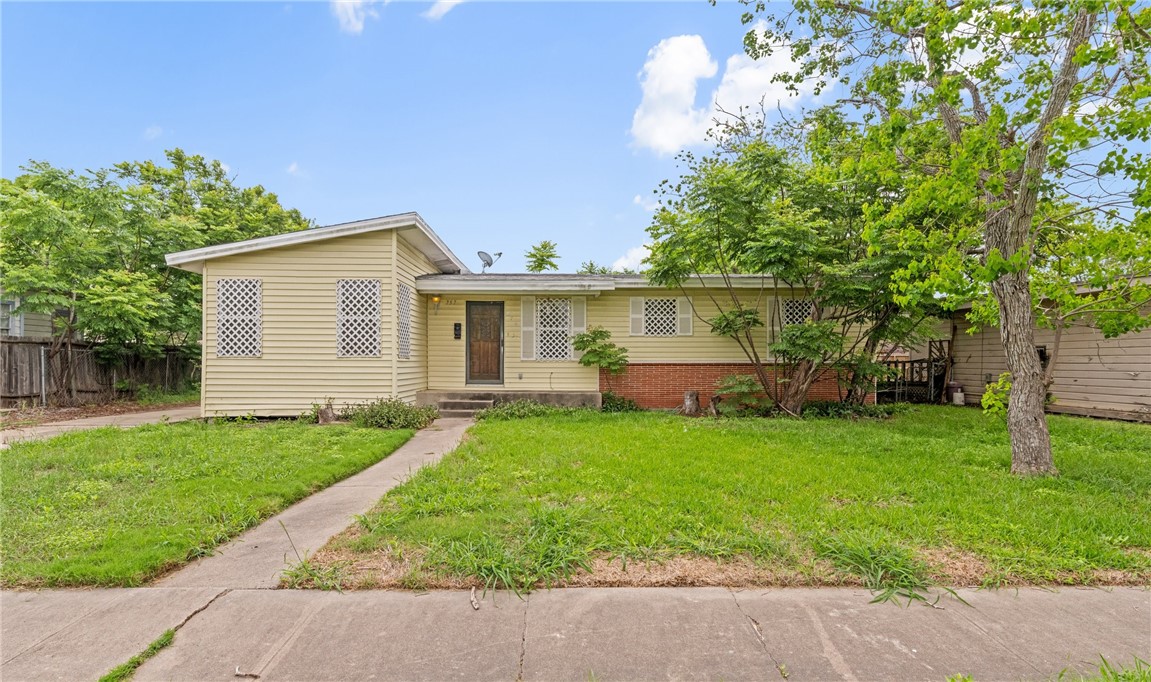 757 Pennington Dr Property Photo