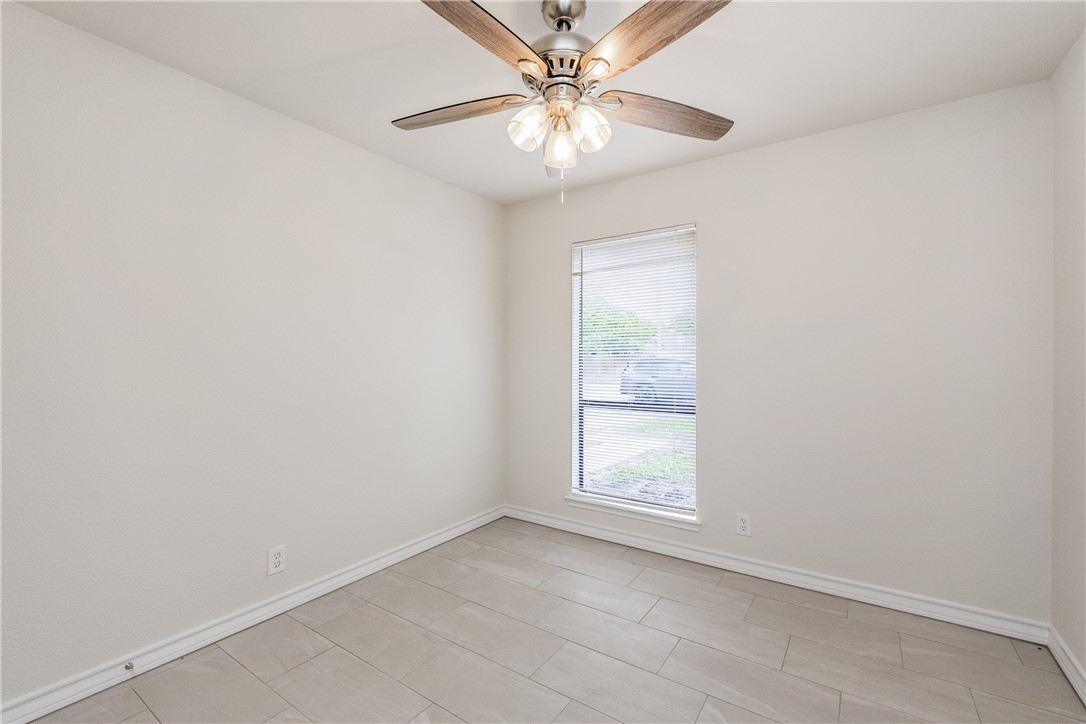 2325 Roseland Dr Property Photo 15