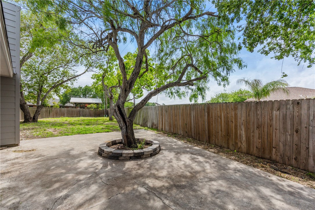2325 Roseland Dr Property Photo 23